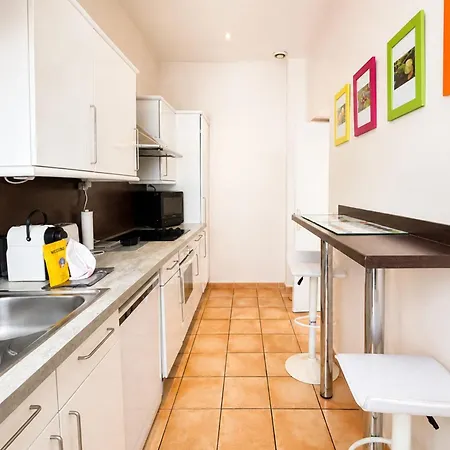 1-bedroom For Up To 5 People Cannes
